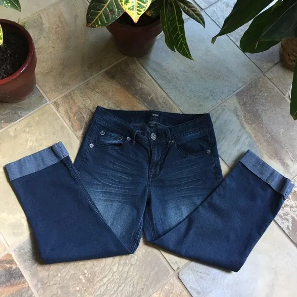 a.n.a. Cuffed-Hem Stretch Crop Jeans (like NEW) - Picture 8 of 11